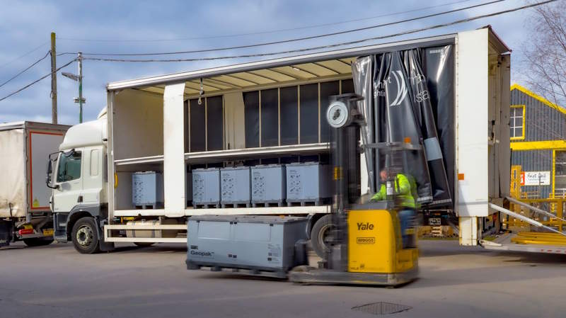 GeoPak reusable packaging system with GPS